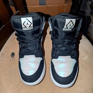 Jordan 1 Mid SE "Diamond"